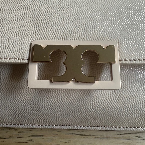 $398 NWOT TORY BURCH Gigi Envelope Clutch Handbag Beige Pebbled Patent Leather - Picture 11 of 13